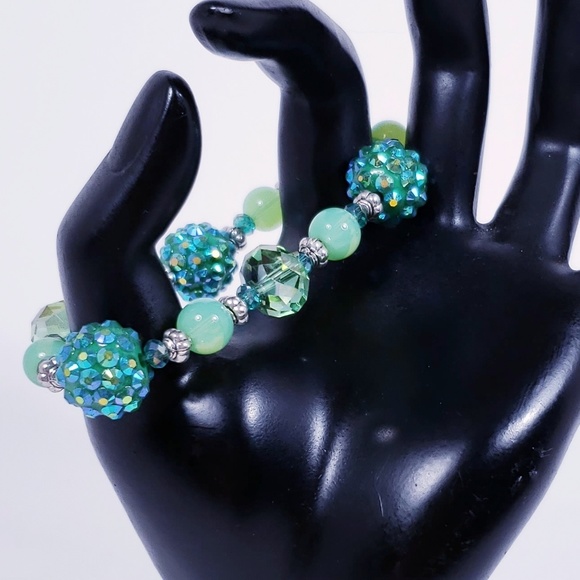 Blue and Green Glittering Elegant Beaded Bracelet - Picture 2 of 3